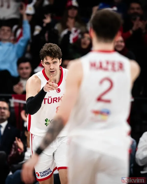 "Milli Forma Bambaşka Bir Sorumluluk" Fenerbahçe'ye Tutkuyla Bağlı Olduğunuzu Biliyoruz. Peki Milli Formayı Giyince Ne Hissettiniz? Fenerbahçe Forması Benim...