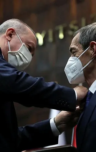 Başkan Erdoğan CHP'den ayrılıp AK Parti'ye katılan Nejat Önder'e rozet taktı