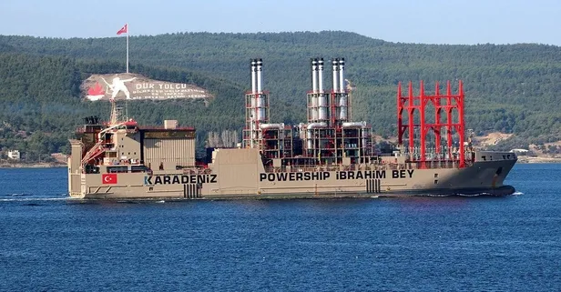 Yüzen enerji gemisi 'Karadeniz Powership İbrahim Bey' Çanakkale Boğazı'ndan geçti