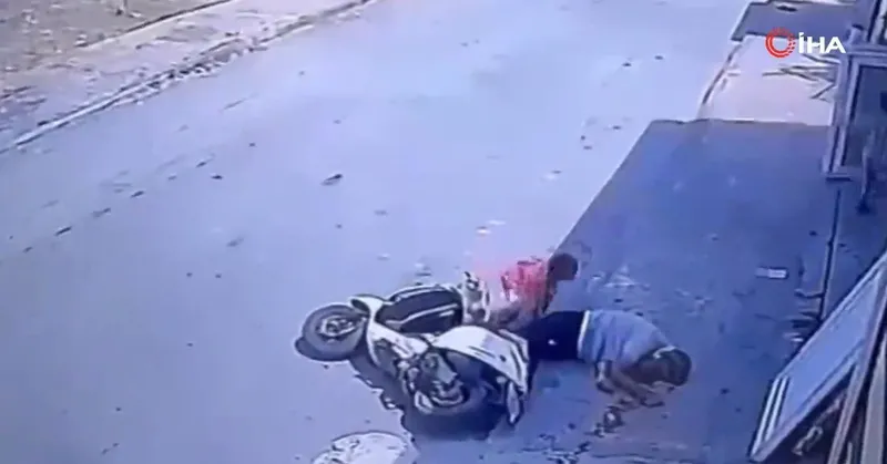 mersinde-kan-donduran-goruntler-dede-torunlarinin-gozu-onunde-silahla-vuruldu-iste-o-goruntuler-1719260383883.jpeg Mersin'de kan donduran görüntüler! Dede torunlarının gözü önünde kurşunlandı | İşte o görüntüler-4