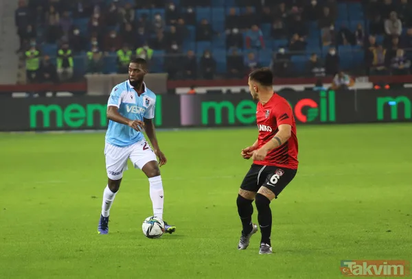 Trabzonspor - Gaziantep FK maçında ilginç olay! Arda Akbulut kaleye geçince Muhammet Taha Tepe maça motosikletle yetişti - 31