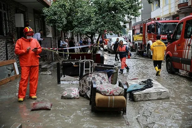 Esenyurt'ta evleri su içerisinde kalan vatandaşlar CHP'li İmamoğlu'na isyan etti-4