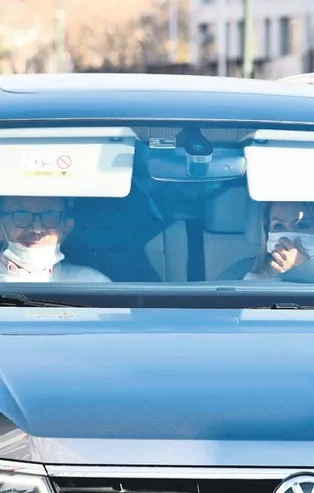 Kemal Gülman kendisinden 30 yaş küçük sevgilisi Eda Cideli ile böyle yakalandı