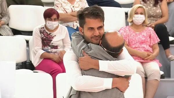 Son dakika: Anne ve babasını Müge Anlı'da bulan Vedat Alexander ilk isteğini anlattı! Önce sünnet ardından...-6