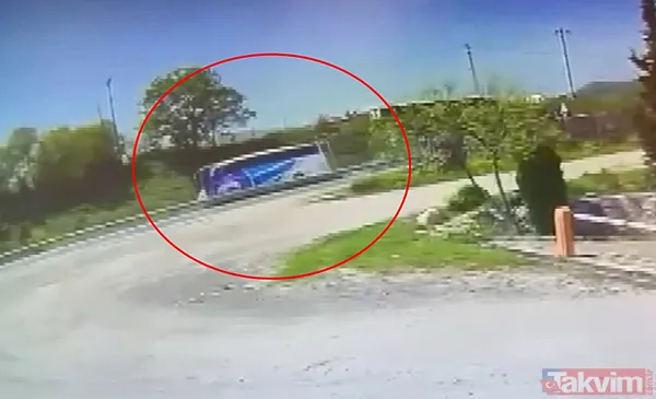 Yalova'da düz yolda giden otobüs devrildi! Görüntüler ortaya çıktı - 12