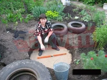 Araba lastikleriyle evinin bahçesine öyle bir şey yaptı ki...