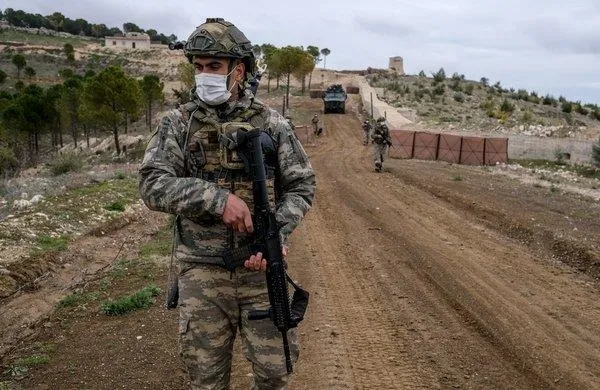 Afrin'de huzur ve güven nöbeti: Sınırlarımızın güvencesi Mehmetçiğimizin çok özel görüntüleri-10