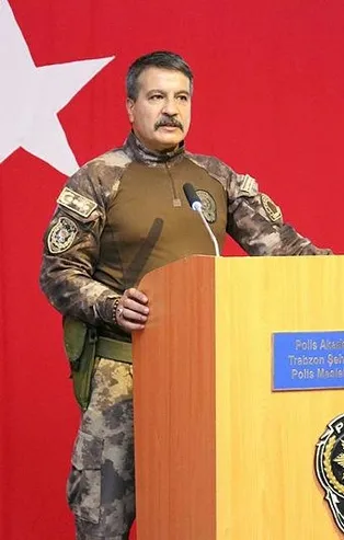 Sosyal medyaya damga vuran o video! Emniyet Müdürü FETÖ'cü alçakları yerin dibine soktu
