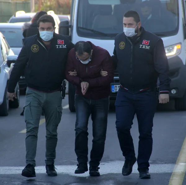 sansasyonel-eyleme-hazirlanirken-yakalanan-pkkliyi-turkiyeye-yollayan-sozde-prag-temsilcisi-cikti-1611402061986.jpg Sansasyonel eyleme hazırlanırken yakalanan PKK'lıyı Türkiye'ye yollayan sözde Prag temsilcisi çıktı-3