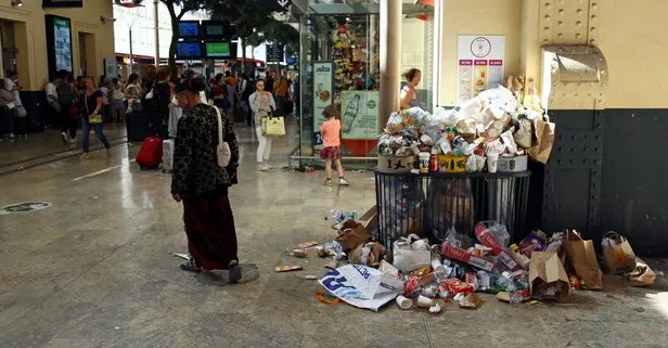 Marsilya’da temizlik işçileri greve gitti, çöpler etrafa saçıldı