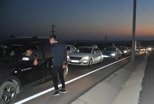 İstanbul-Çanakkale karayolunda 20 kilometre araç kuyruğu-3