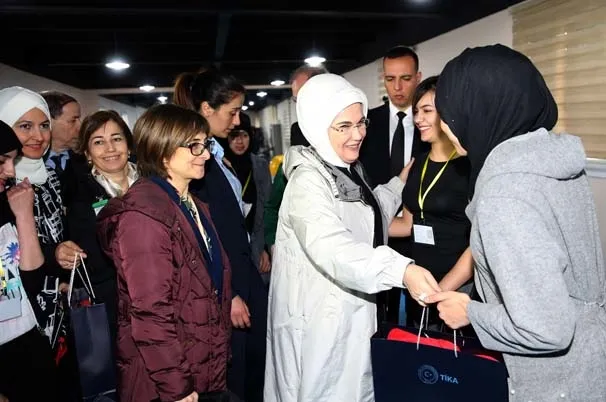 Emine Erdoğan, ismini taşıyan anaokulu ve çocuk parkının açılışına katıldı-12