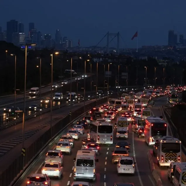İstanbul trafiğinde pazartesi yoğunluğu