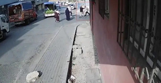 Avcılar'da "yan baktın" kavgasında kan aktı! Cinayet anının görüntüleri çıktı: 62'lik cani koşarak gitti bıçakladı