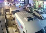 Küçükçekmece’de bıçaklı kavga kamerada