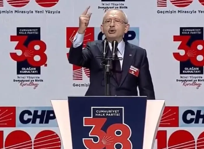 kurultayda-kan-govdeyi-goturuyor-kilicdaroglundan-imamoglu-ozgur-ozel-ve-aksenere-bombardiman-sirtimdan-hancer-1699095988665.jpeg Kurultayda kan gövdeyi götürüyor! Kılıçdaroğlu'ndan İmamoğlu, Özgür Özel ve Akşener'e bombardıman: Sırtımdan hançerlediler vefasızlar-6