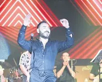 Rober Hatemo Kıbrıs’ta sevenlerine unutulmaz bir gece yaşattı!