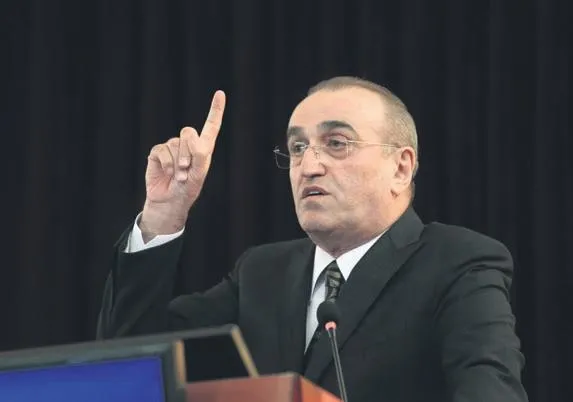 galatasaray-baskani-burak-elmastan-genel-kurula-carpici-aciklamalar-1648337161938.jpeg Galatasaray Başkanı Burak Elmas'tan Genel Kurul'a çarpıcı açıklamalar-7