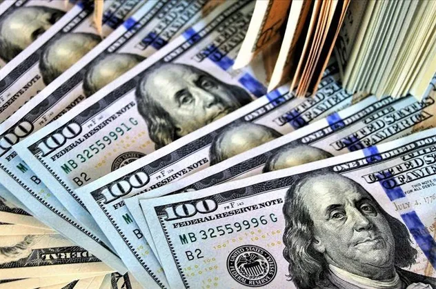 Türkiye'yi faiz-kur-enflasyon sarmalına hapseden döviz stokçuları kim? Hangi şirketler TL ile kredi çekip dolar alıyor?