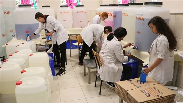 meslek-liseleri-2021de-ekonomiye-300-milyon-lira-katkida-bulundu-milli-egitim-bakani-mahmut-ozer-hedefi-buyuttu-1631883608104.jpg Meslek liseleri, 2021'de ekonomiye 300 milyon lira katkıda bulundu! Milli Eğitim Bakanı Mahmut Özer hedefi büyüttü-8