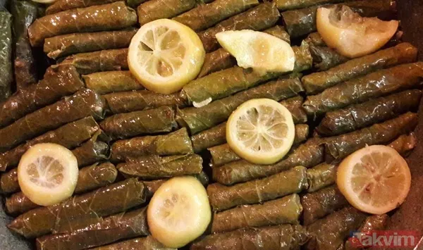 Türk Mutfağının Göz Bebeği Yaprak Sarma, Hem Hazırlanışı Hem De Pişirme Süreciyle Ustalık İsteyen Yemeklerin Başında Geliyor. İncecik Sarılmış Yapraklar, Tam...