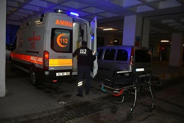 Son dakika: Edirne'de gece yarısı can pazarı! Kaçak göçmenleri taşıyan minibüs devrildi: 16 yaralı-3