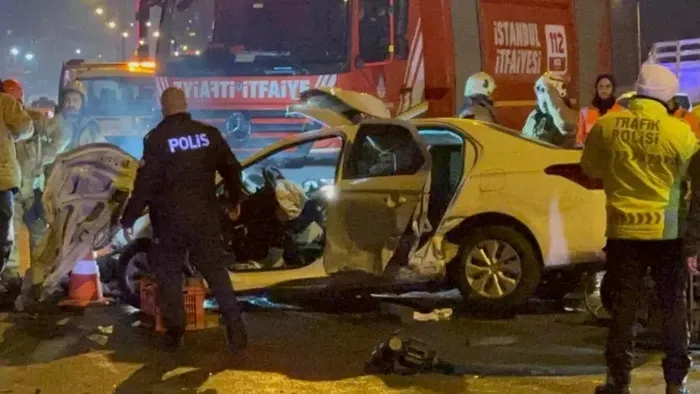 Son dakika: İstanbul Sultangazi'de makas atma sevdası kazaya yol açtı: 1 ölü, 2 yaralı-1