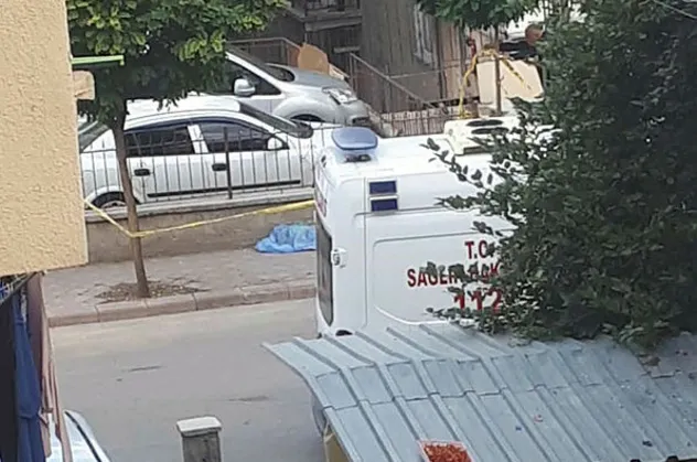 Ankara'da kaldırımda çocuk cesedi bulundu
