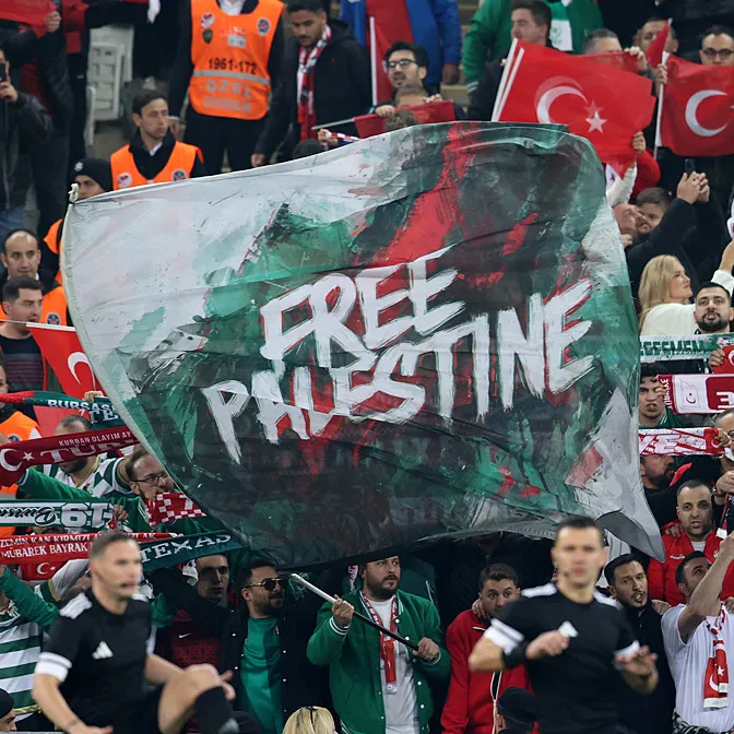 Milli maçta Filistin’e destek