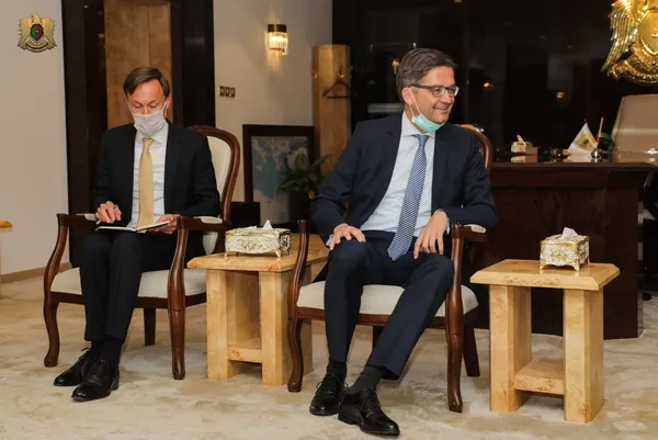 hafterin-goruntuleri-ortaya-cikti-hangi-ulkeye-kacacak-1592044121246.jpg Hafter'in görüntüleri ortaya çıktı! Hangi ülkeye kaçacak?-1