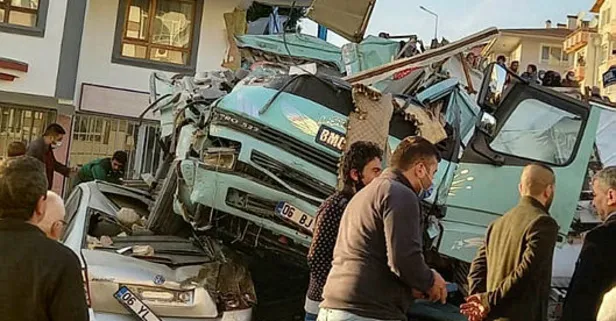Ankara’da freni boşalan kamyon dehşet saçtı! 10 aracı ezdi hurdaya döndü