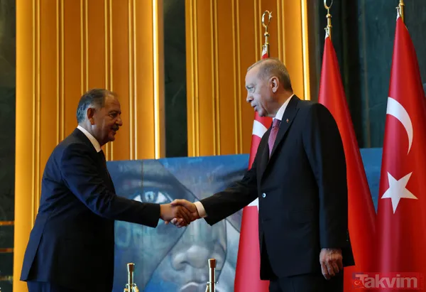 Külliye'de '30 Ağustos' kabulleri! Başkan Erdoğan'dan Türkiye'nin ilk kadın amirali Gökçen Fırat'a: Sen benim hemşehrimdin he? - 40