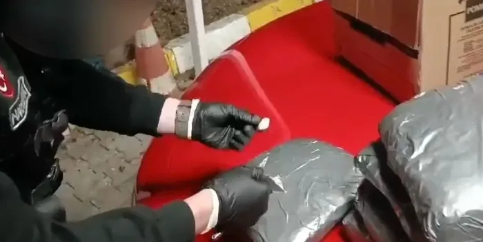 Son dakika: Sakarya'da durdurulan araçta 13 kilo 250 gram kokain ele geçirildi-2