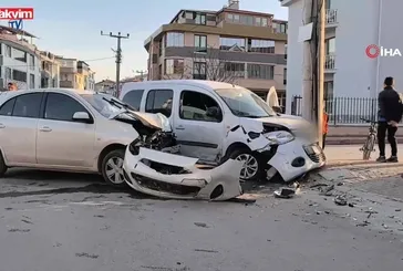Bursa'da iki araç çarpıştı: 1 yaralı