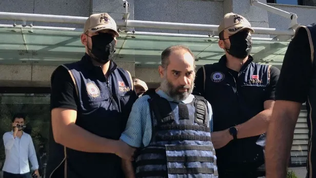 deasin-sozde-ust-duzey-yoneticisi-abu-zeyd-kod-adli-bashar-al-sumaidainin-cezasi-belli-oldu-1697468913623.jpeg DEAŞ'ın sözde üst düzey yöneticisi "Abu Zeyd" kod adlı Bashar Al Sumaidai'nin cezası belli oldu!-3