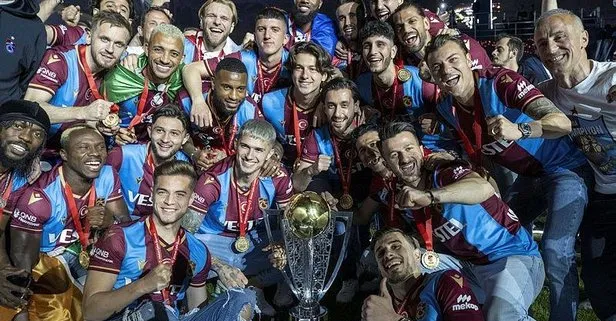 Trabzonspor şampiyonluk kutlamasıyla dünyada ses getirdi FIFA resmi sitesi “Şampiyonluk böyle kutlanır” manşetini attı