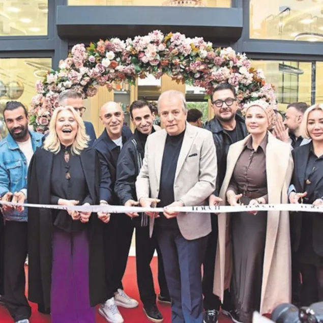 Ünlü isimler kurdele kesti