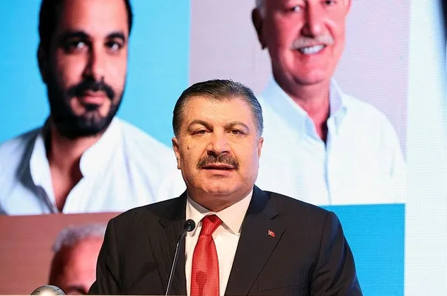 Sağlık Bakanı Fahrettin Koca, “Pasaportuna göre göçmenlere politika belirlemek bu yüzyılın tedbir kisvesine bürünmüş ırkçılığıdır”
