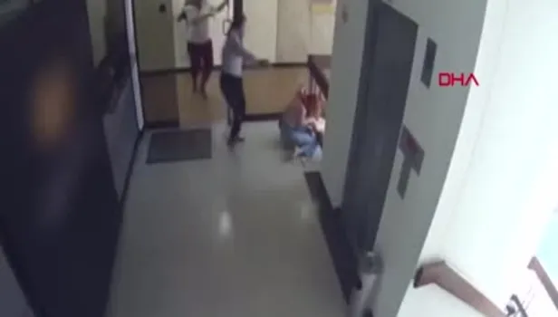 Annenin bebeğini kurtarma anı kamerada