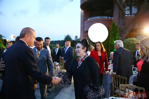 Cumhurbaşkanı Erdoğan İstanbul'da sanatçı ve sporcularla iftar yaptı - 9