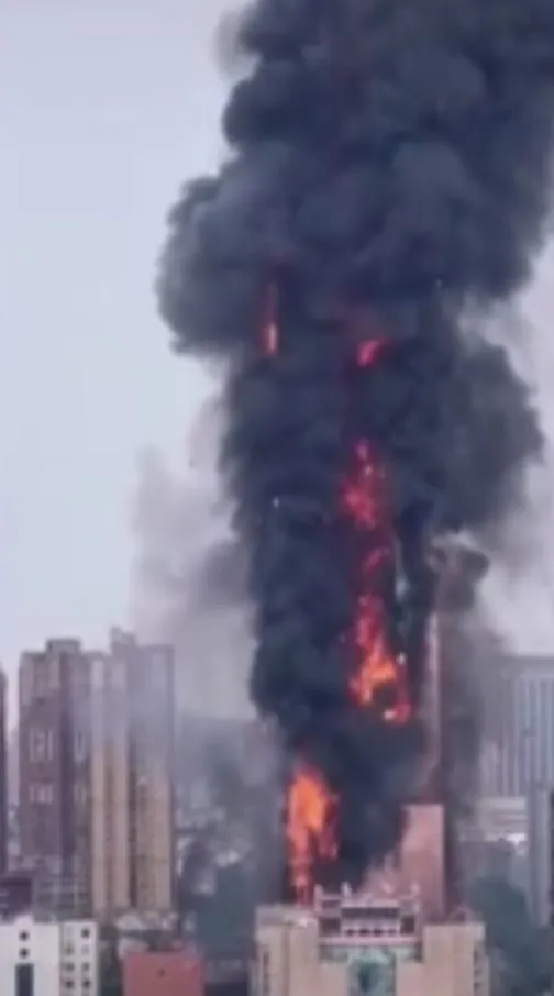 cinde-gokdelen-yangini-telekomunikasyon-binasi-alevler-icinde-kaldi-1663330119594.jpg Çin'de gökdelen yangını! Telekomünikasyon binası alevler içinde kaldı-3