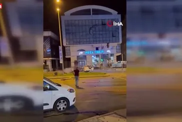 Ümraniye'de İETT otobüsüne otomobil çarptı: 1'i ağır 2 yaralı