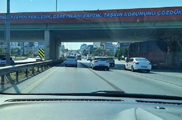 İBB sel vuran Maltepe'ye günler önce bakın nasıl afiş asmış!