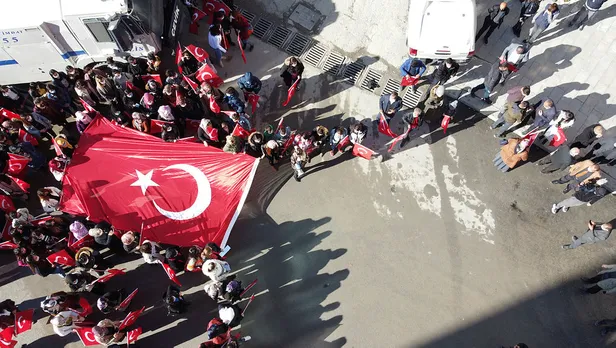hakkariden-diyarbakirdaki-annelere-destek-yuruyusu-hepimiz-anneyiz-pkkya-yeteriz-1605703763509.jpg