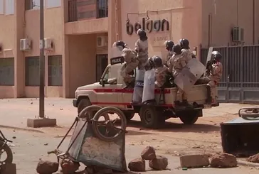 Nijer’de darbe! Aklınızı başınıza alın