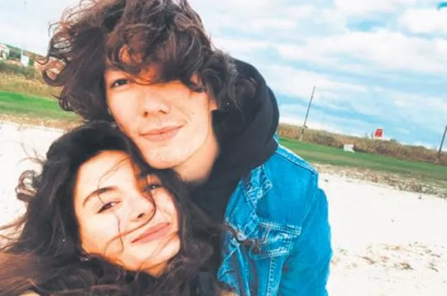Hercai dizisinin yıldızı Ebru Şahin sevgilsi Cedi Osman ile hasret giderdi