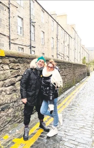 Ana yüreği! İskoçya'ya giden Doğa Rutkay'ın aklı İstanbul'daki ikizlerinde kaldı