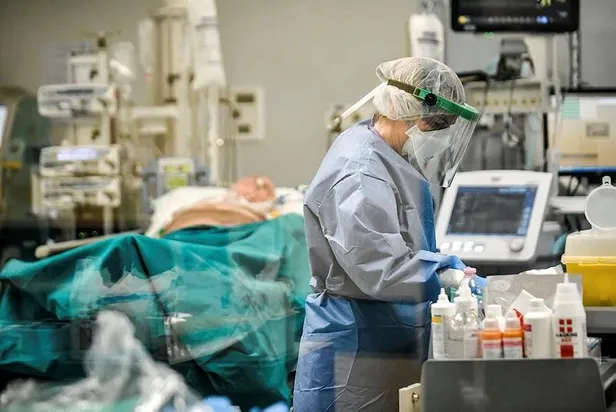 Son dakika: İtalya'da Kovid-19'dan ölenlerin sayısı 10 bin 23'e yükseldi-1