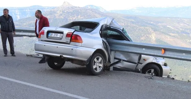 Karaman’da korkunç kaza! Bariyerlere ok gibi saplandı
