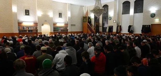 İlk teravihte camiler doldu